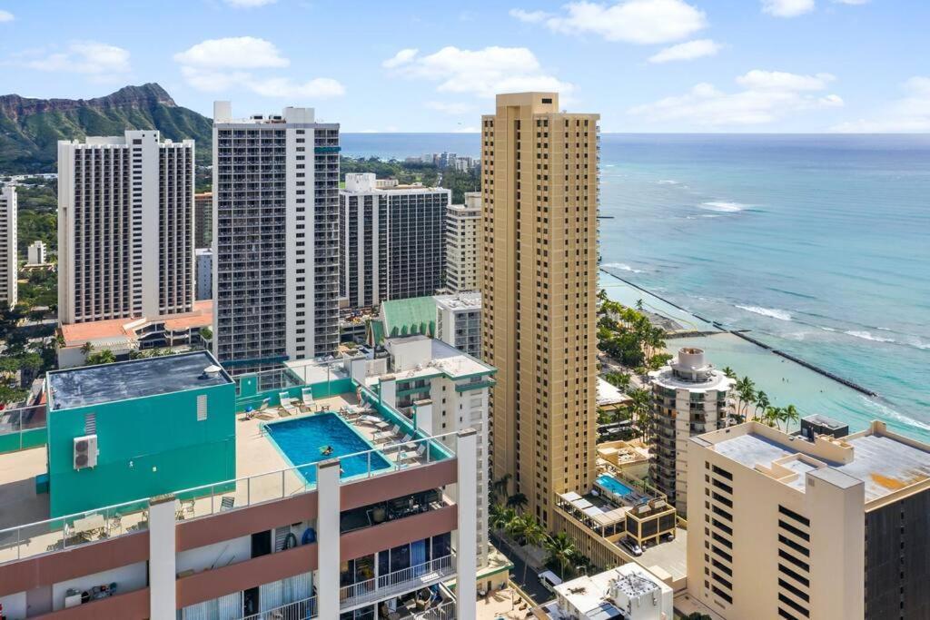Duke's Studio At The Pacific Monarch Honolulu